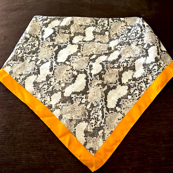 scarf by H&M. Offers welcome! NWOT. Holiday pick🎁 - Picture 3 of 4